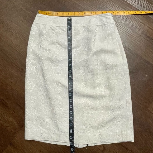 Ann Taylor sz 8 Ivory Cream Embossed Patterned Classic Side Zip Pencil Skirt - Picture 9 of 9